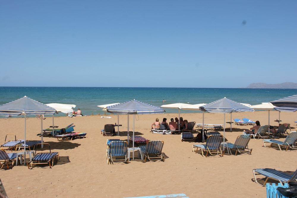 Lia Beachfront Apartments Stalós Dış mekan fotoğraf