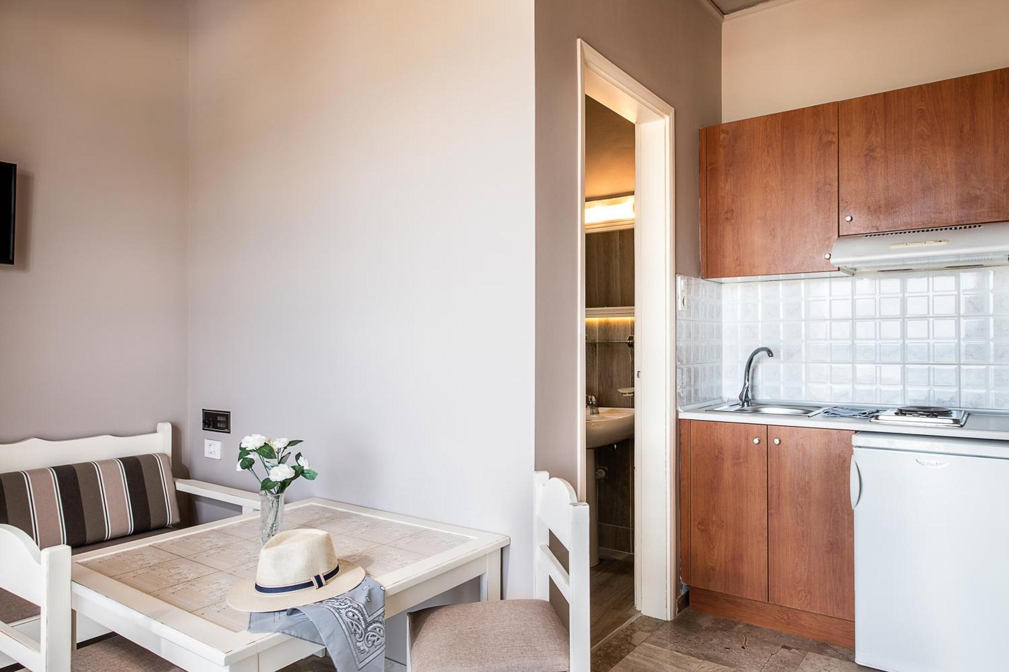 Lia Beachfront Apartments Stalós Dış mekan fotoğraf
