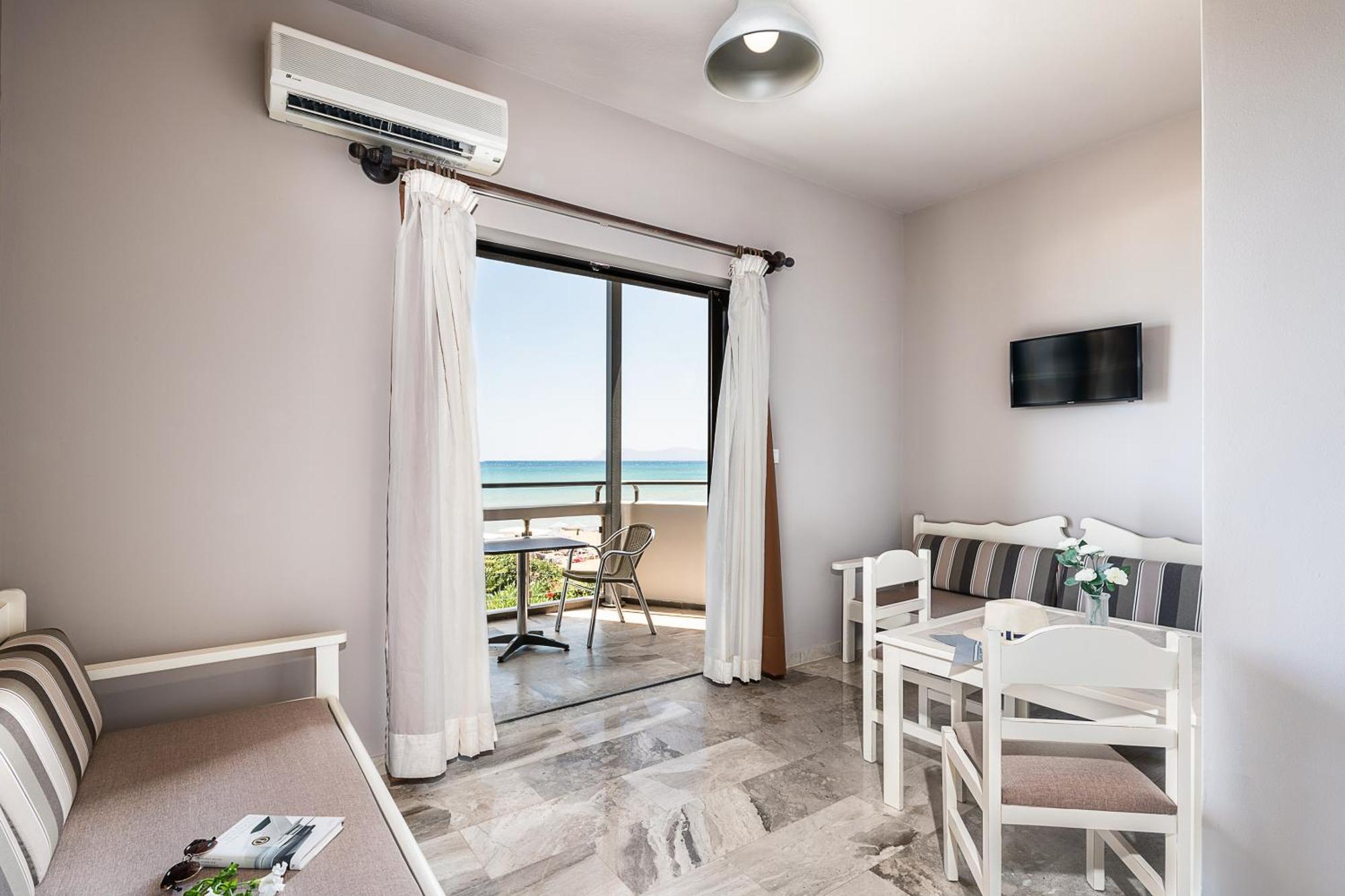 Lia Beachfront Apartments Stalós Dış mekan fotoğraf
