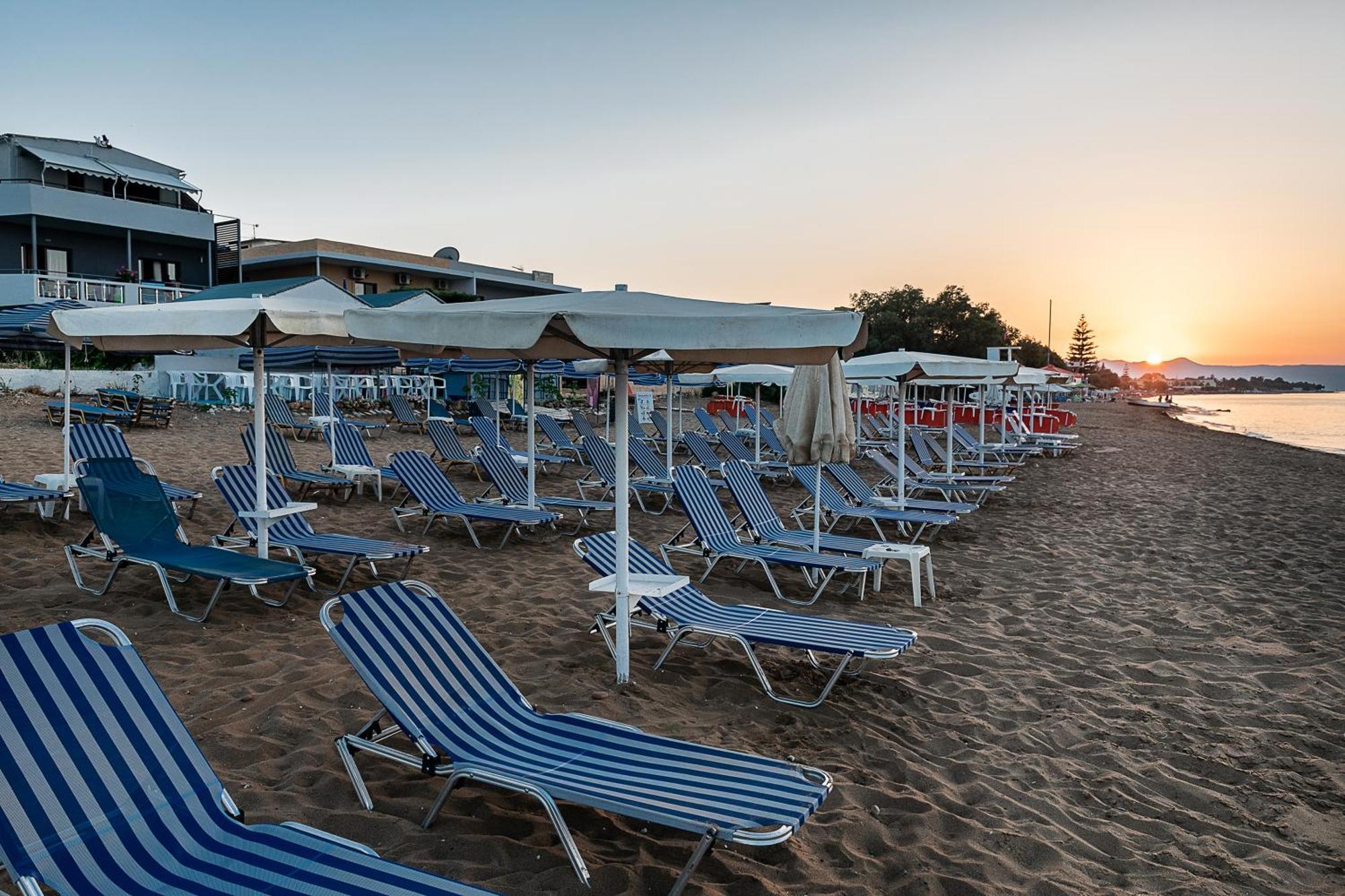 Lia Beachfront Apartments Stalós Dış mekan fotoğraf