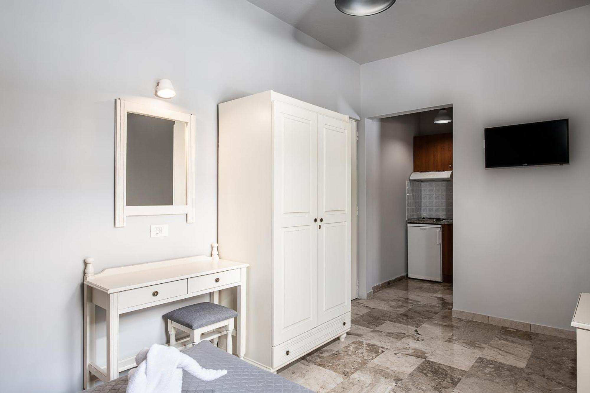 Lia Beachfront Apartments Stalós Oda fotoğraf