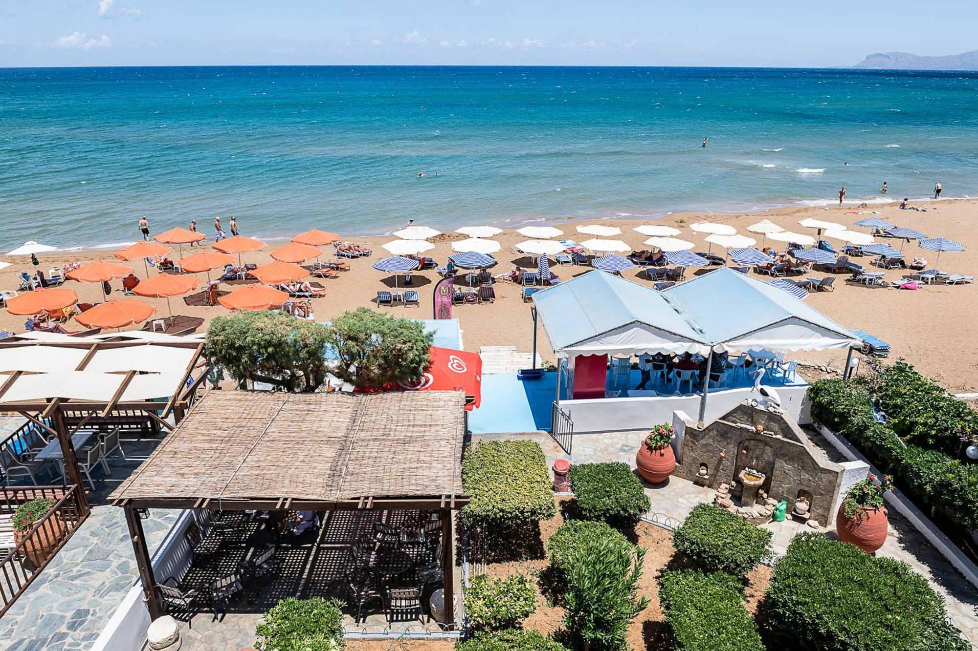 Lia Beachfront Apartments Stalós Dış mekan fotoğraf