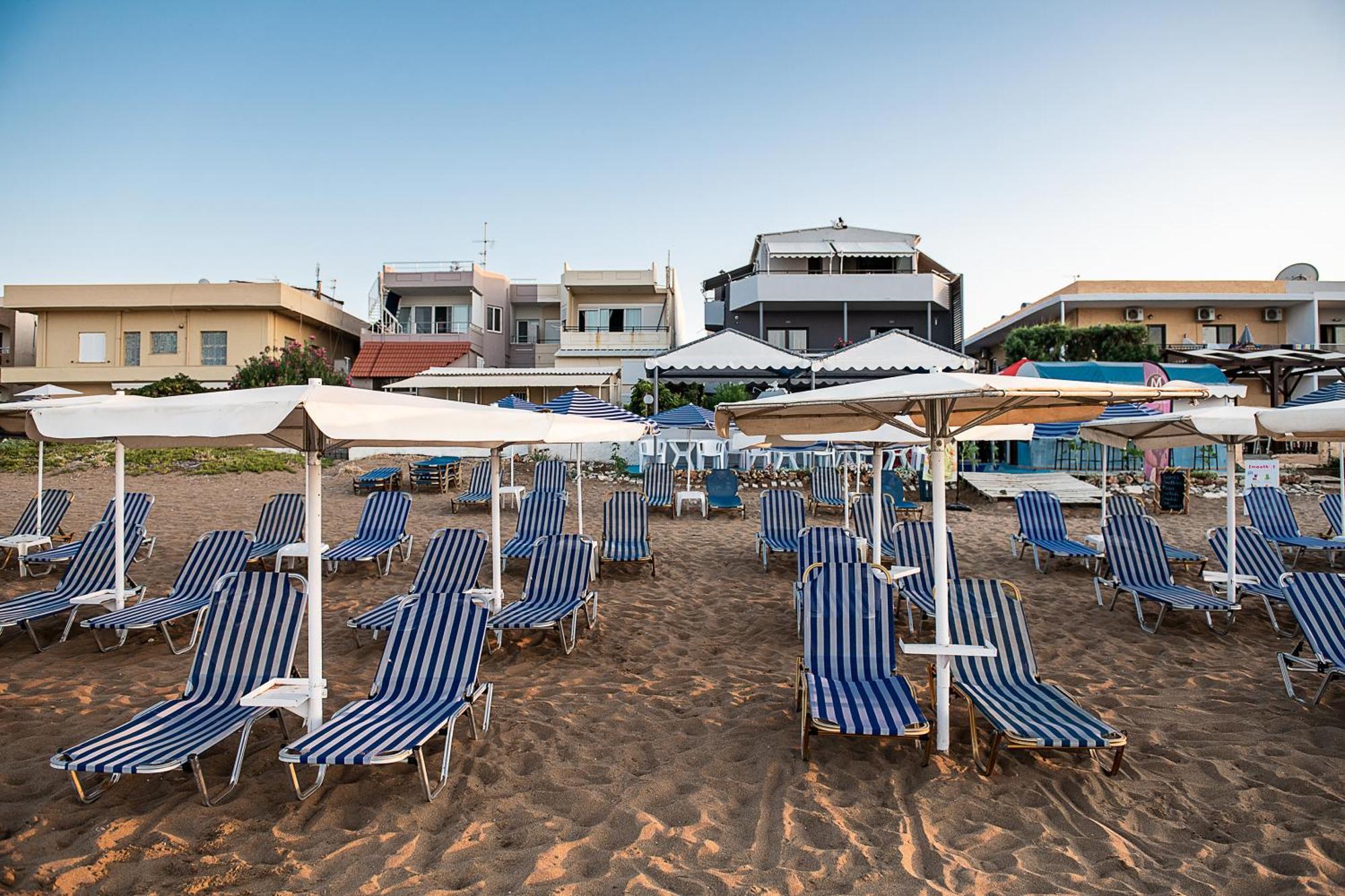 Lia Beachfront Apartments Stalós Dış mekan fotoğraf