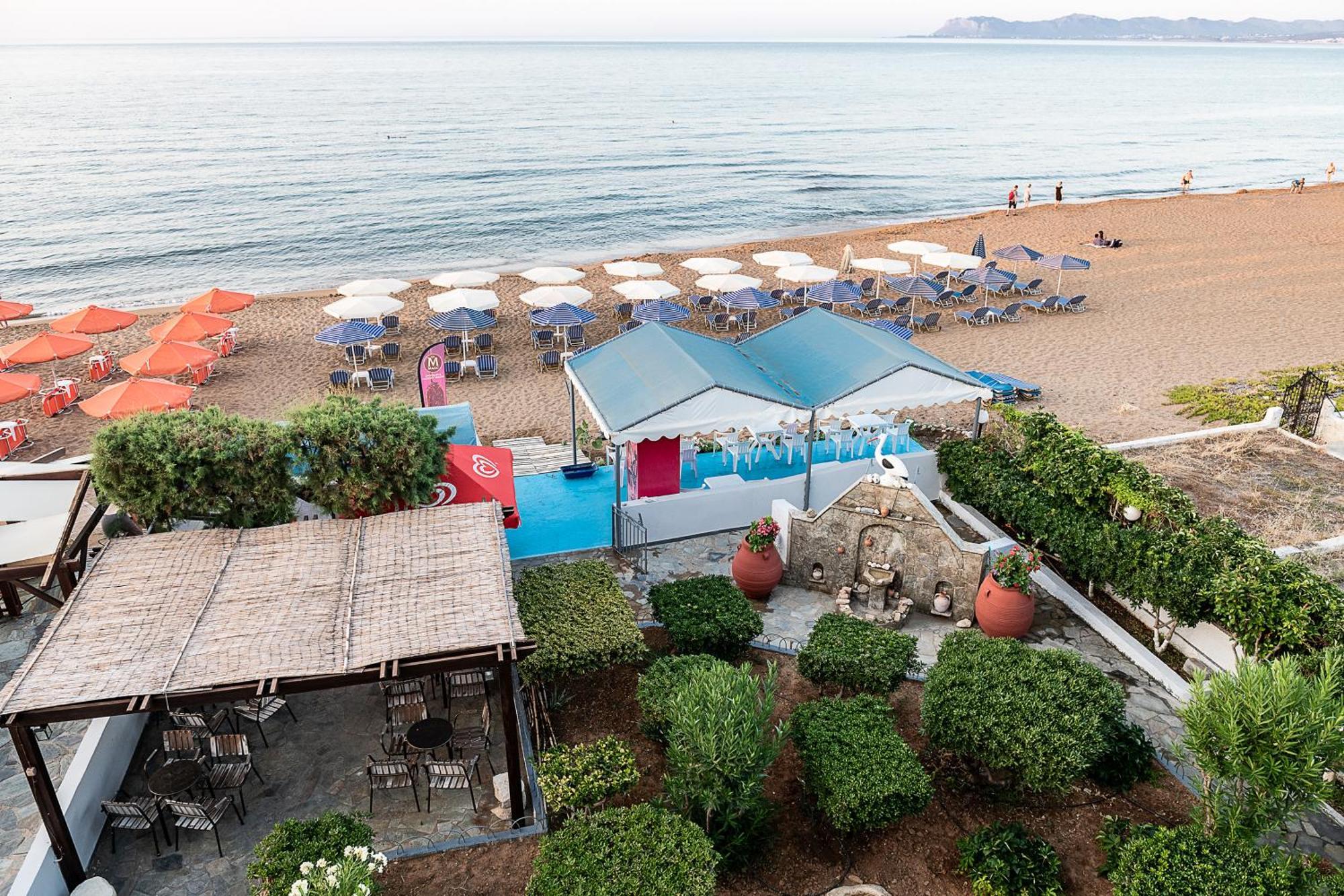 Lia Beachfront Apartments Stalós Dış mekan fotoğraf