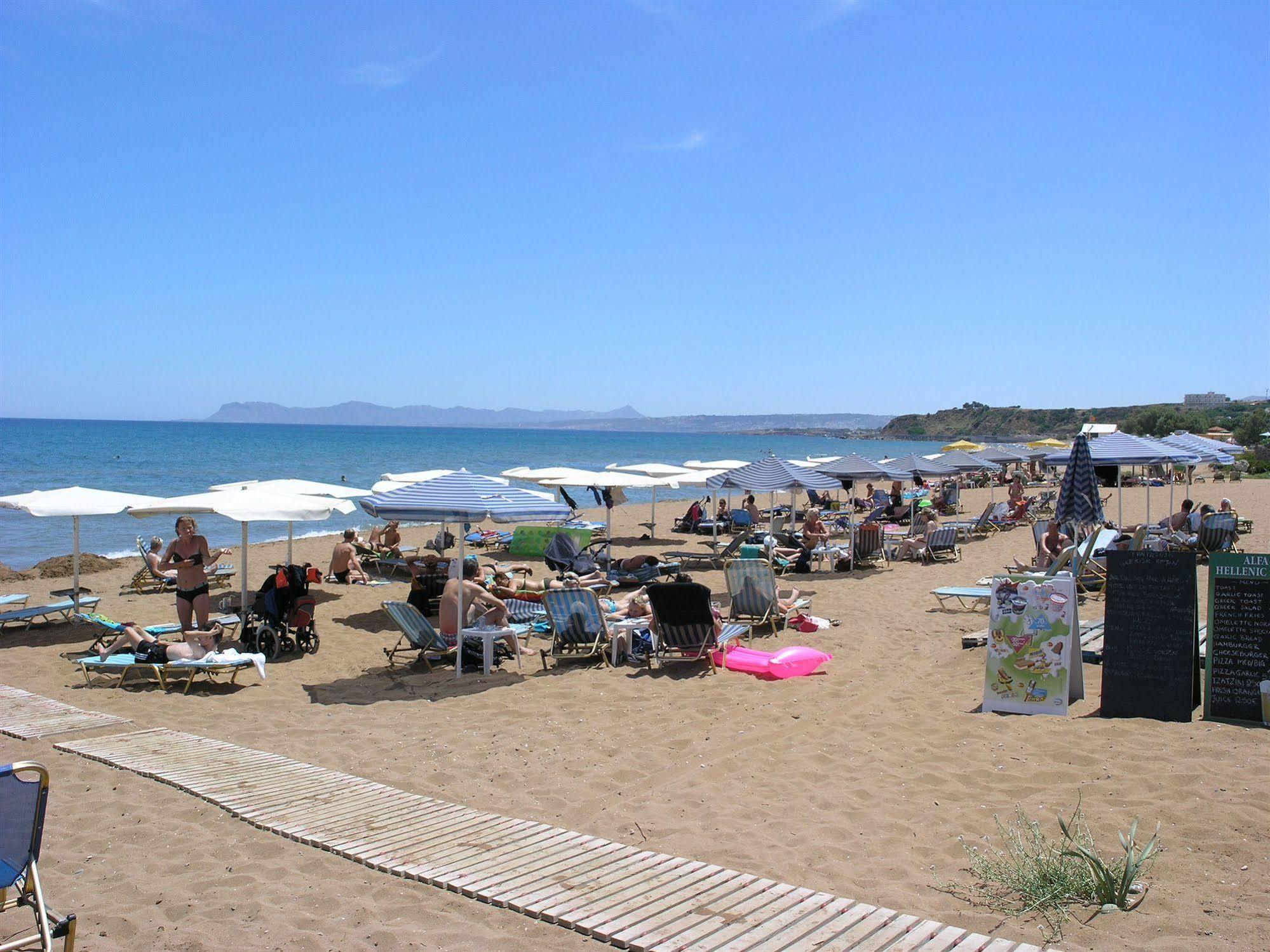 Lia Beachfront Apartments Stalós Dış mekan fotoğraf
