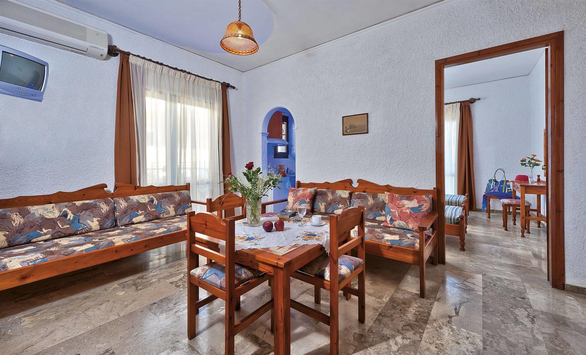 Lia Beachfront Apartments Stalós Dış mekan fotoğraf